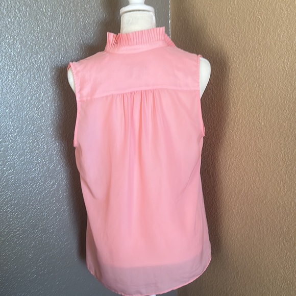 size 6 - JCrew - peach color sleeveless button down blouse with ruffle neck EUC - Picture 4 of 7